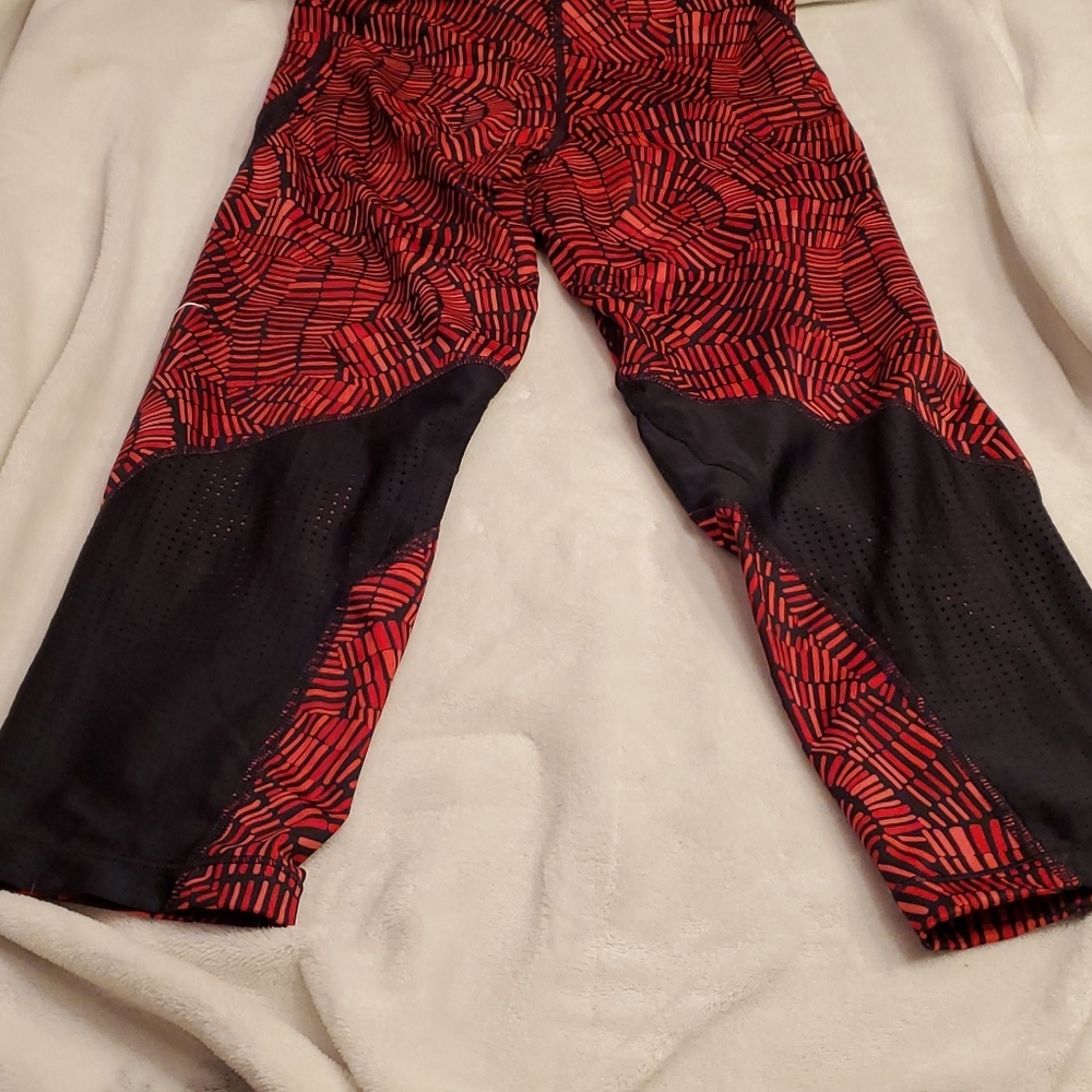 Nike Pro Capris - Picture 6 of 9